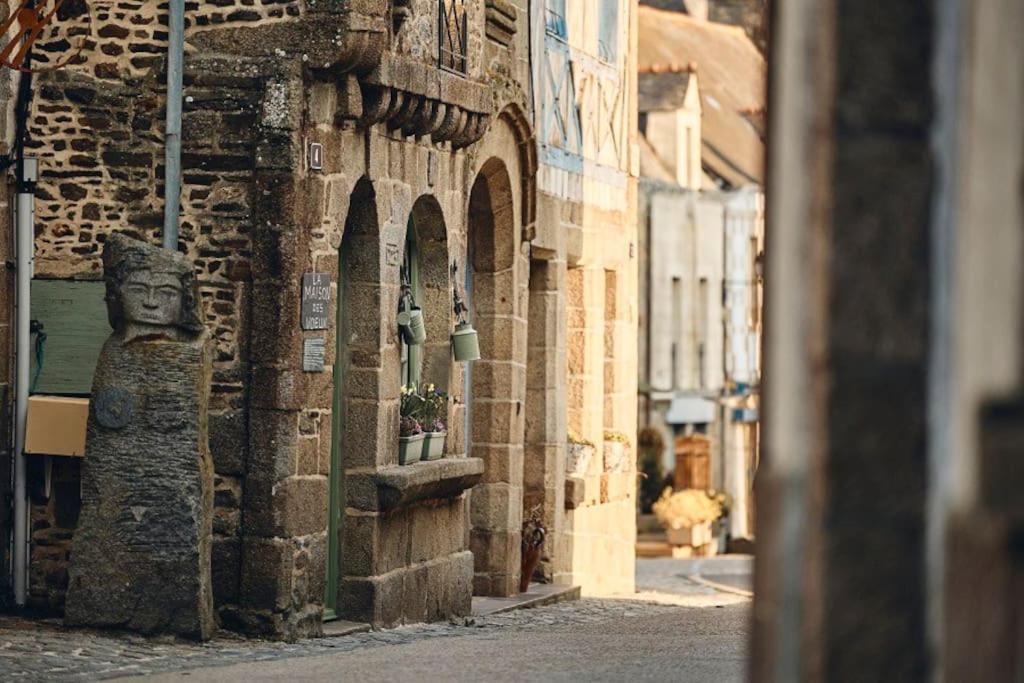 Charmante Maison, Coeur De Bourg Bazouges-la-Perouse Luaran gambar